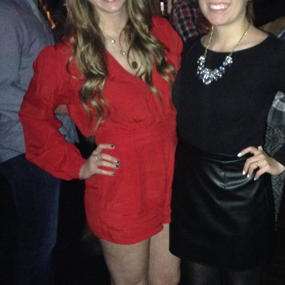 Red long sleeve shorts romper - Picture 5 of 5